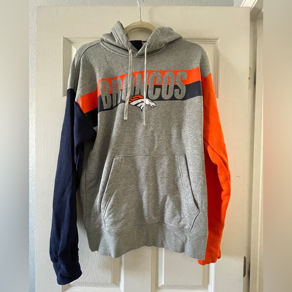 NWOT Denver Broncos Sweatshirt
